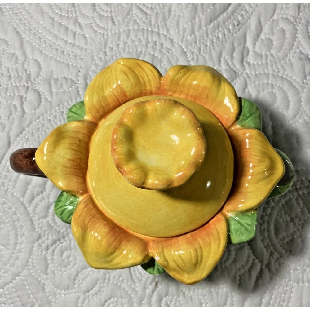 The Unbranded Brand whimsical daffodil